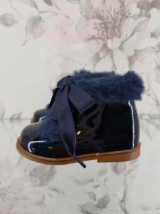 Botita Clarys pelo 2