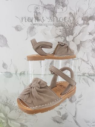 Menorquinas ante nudo