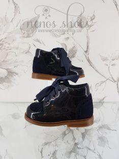 Botita Clarys charol y lazo