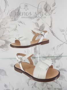Sandalia Landos lazo charol 2