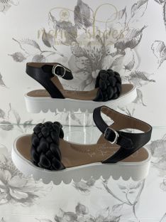 Sandalias Papanatas trenzasa negra