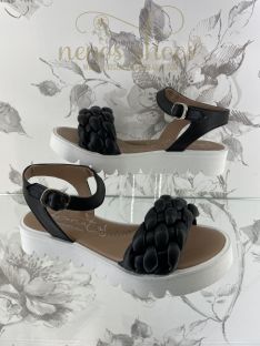 Sandalias Papanatas trenzasa negra 2