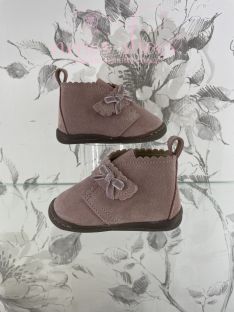 Botita Landos respetuoso niña