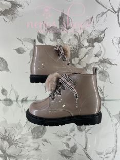 Botas Clarys lazo y pompones