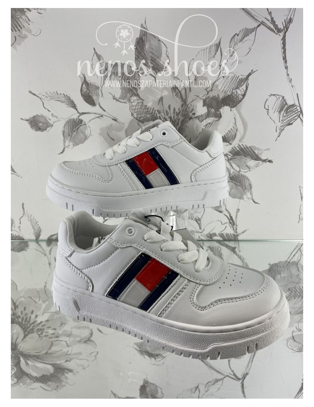 y sneakers de Tommy Hilfiger para niños,en color con logo