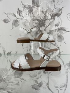 Sandalias Landos charol onditas