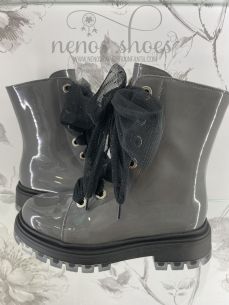 Botas Eli charol gris y lazo
