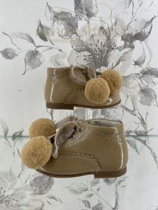 Botita Landos charol pompones